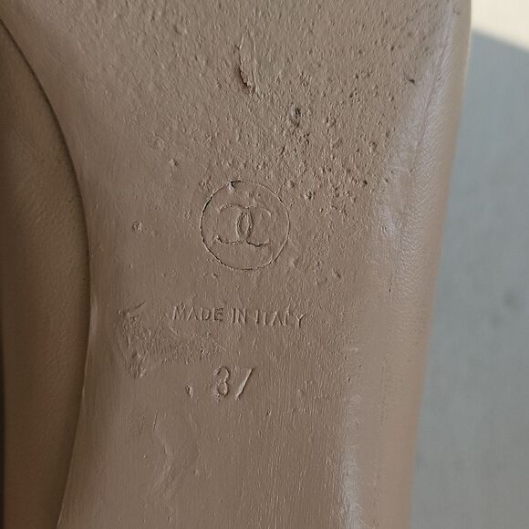 CHANEL Beige Women's Flats with Black Bow - Picture 6 of 12